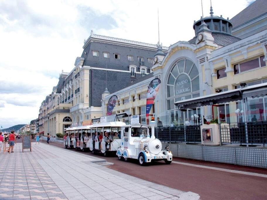 Cabourg, Appartement T2 Acces Direct Mer מראה חיצוני תמונה